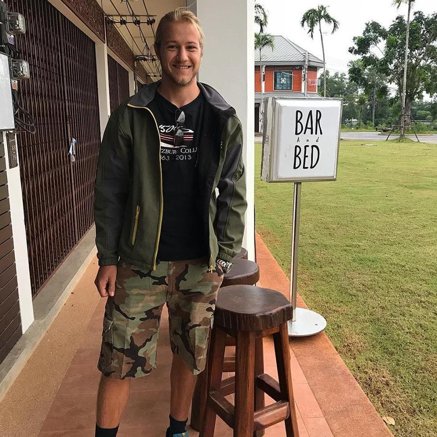 Barandbed Urt Hostel Szuratthani Kültér fotó