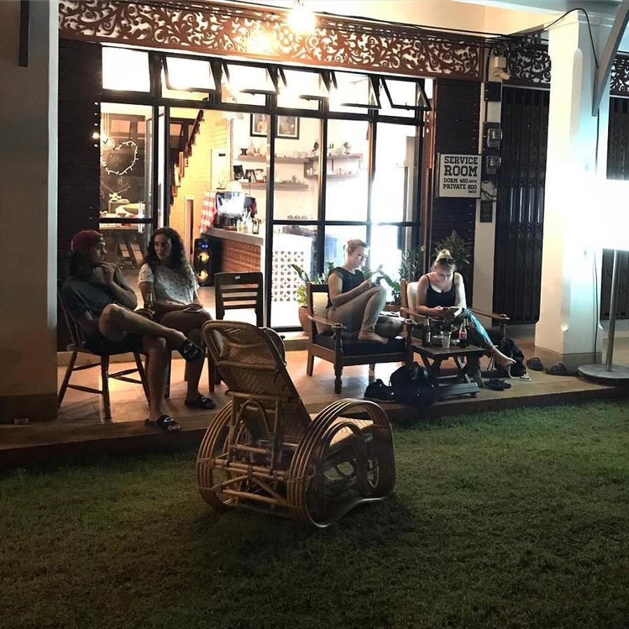 Barandbed Urt Hostel Szuratthani Kültér fotó