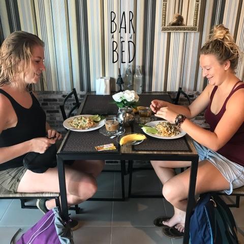 Barandbed Urt Hostel Szuratthani Kültér fotó