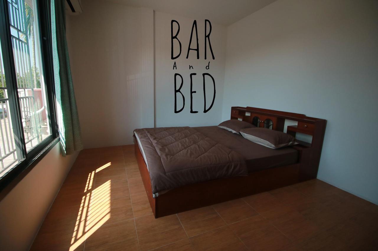 Barandbed Urt Hostel Szuratthani Kültér fotó