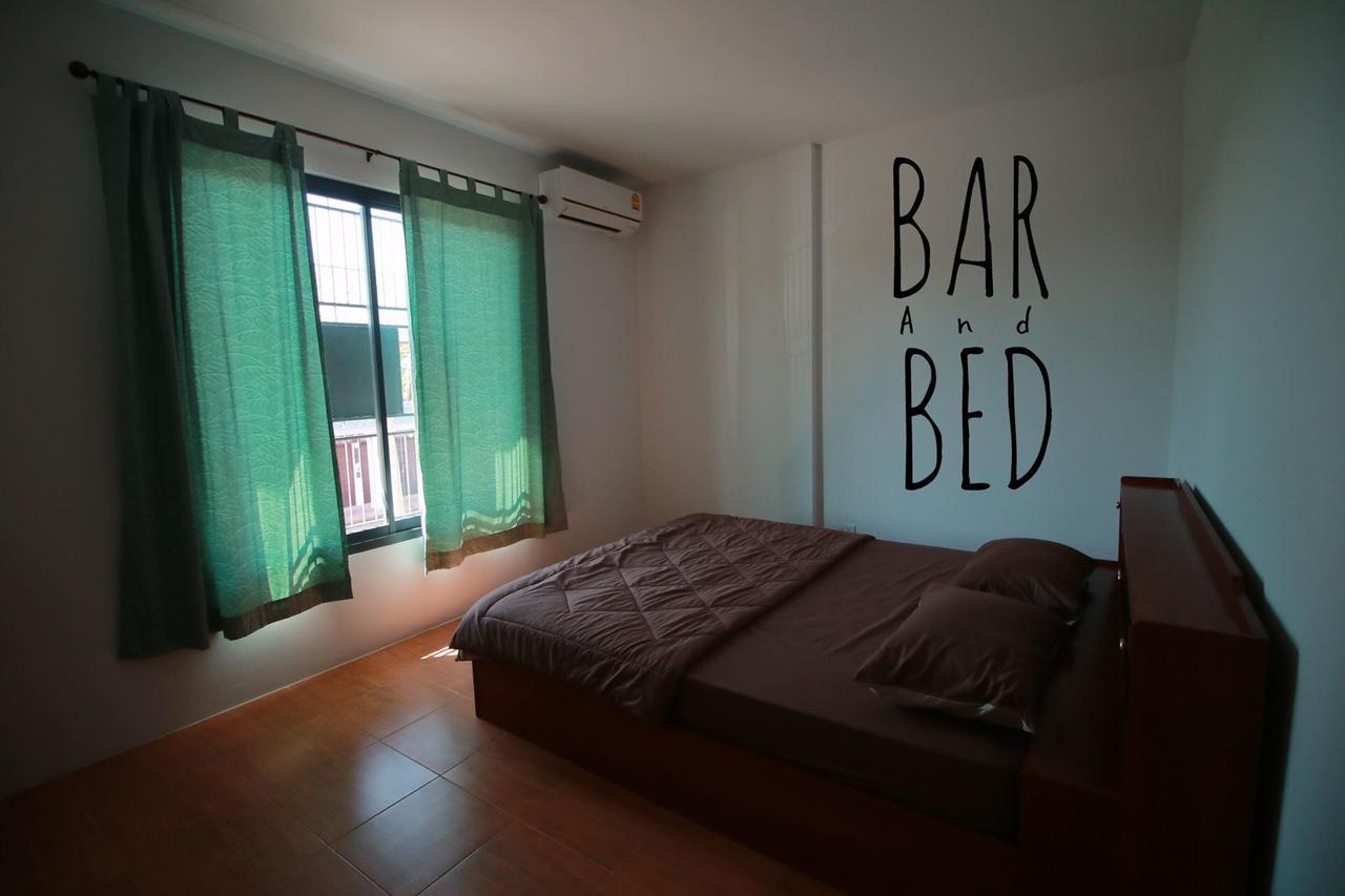 Barandbed Urt Hostel Szuratthani Kültér fotó