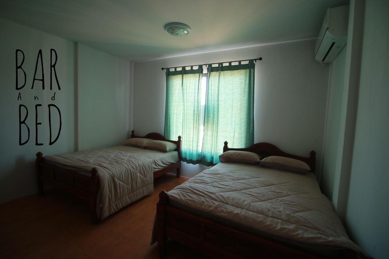 Barandbed Urt Hostel Szuratthani Kültér fotó