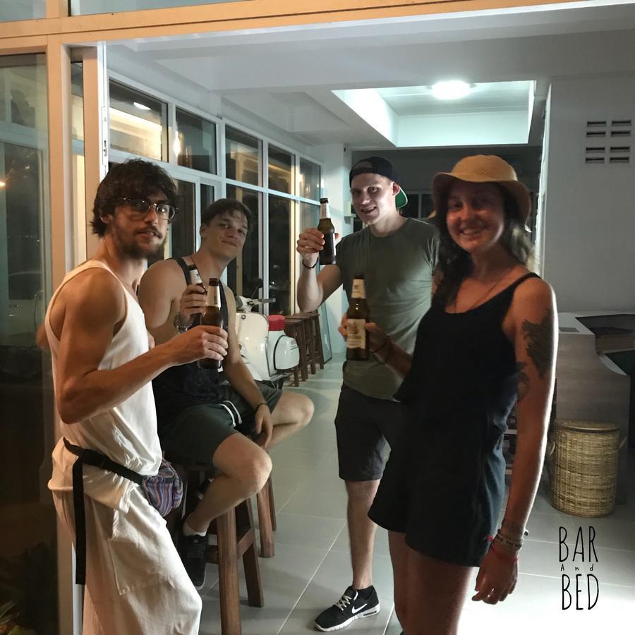 Barandbed Urt Hostel Szuratthani Kültér fotó