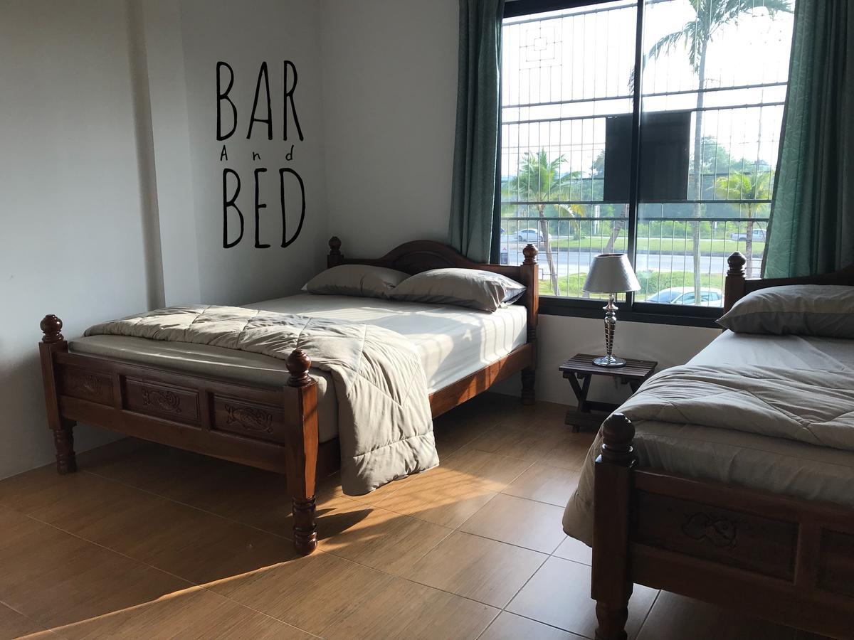 Barandbed Urt Hostel Szuratthani Kültér fotó