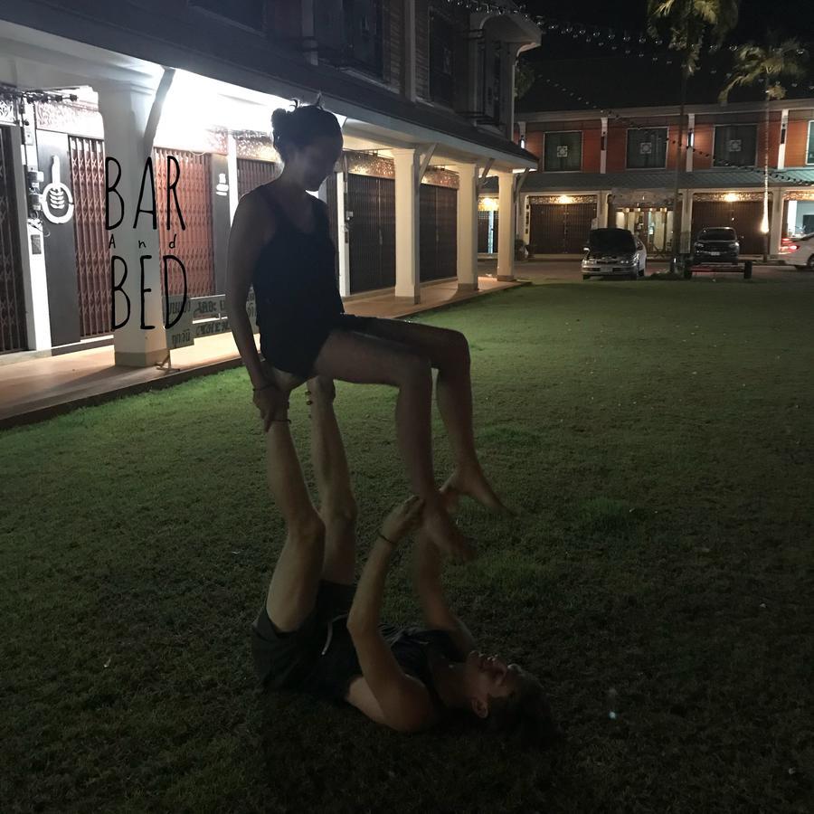 Barandbed Urt Hostel Szuratthani Kültér fotó