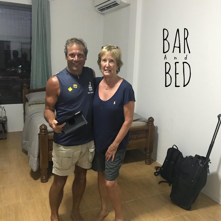 Barandbed Urt Hostel Szuratthani Kültér fotó