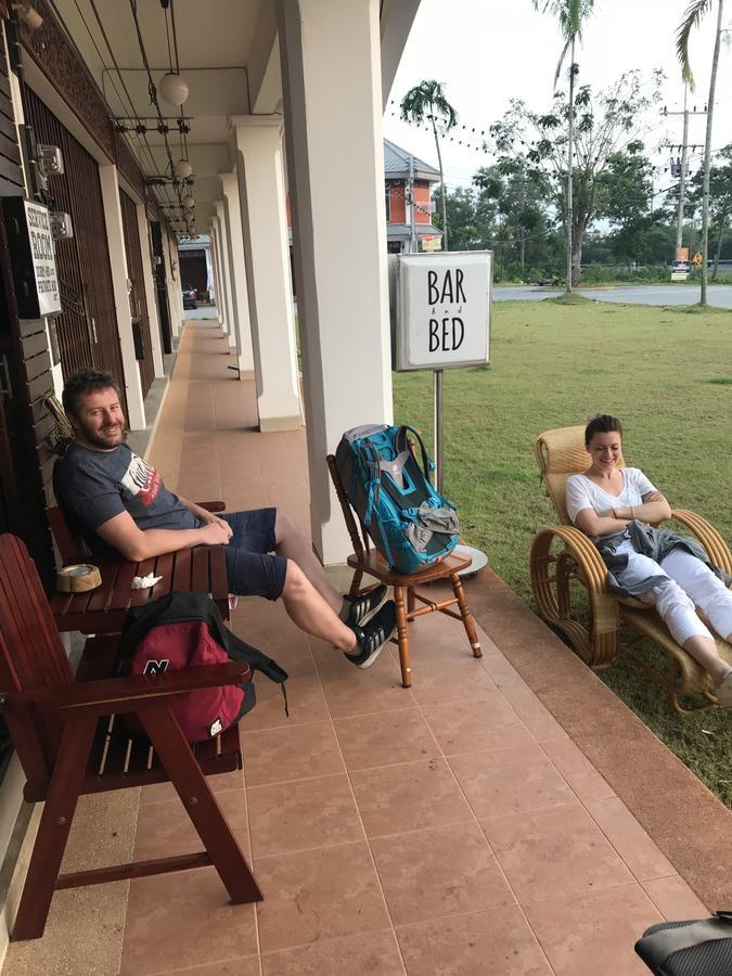 Barandbed Urt Hostel Szuratthani Kültér fotó