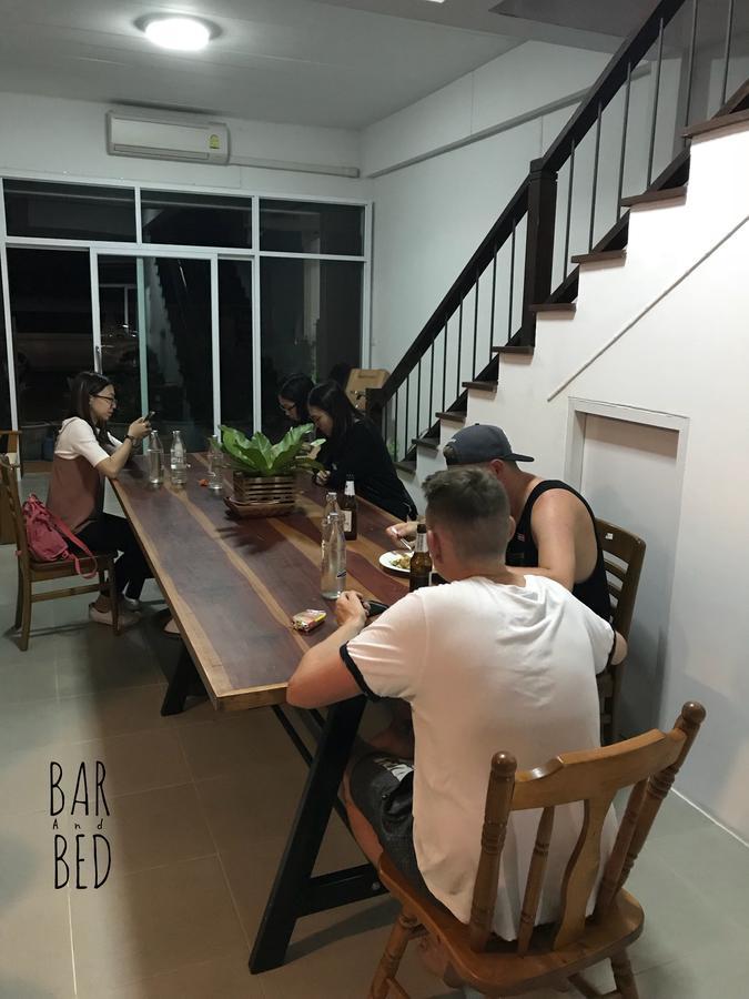 Barandbed Urt Hostel Szuratthani Kültér fotó