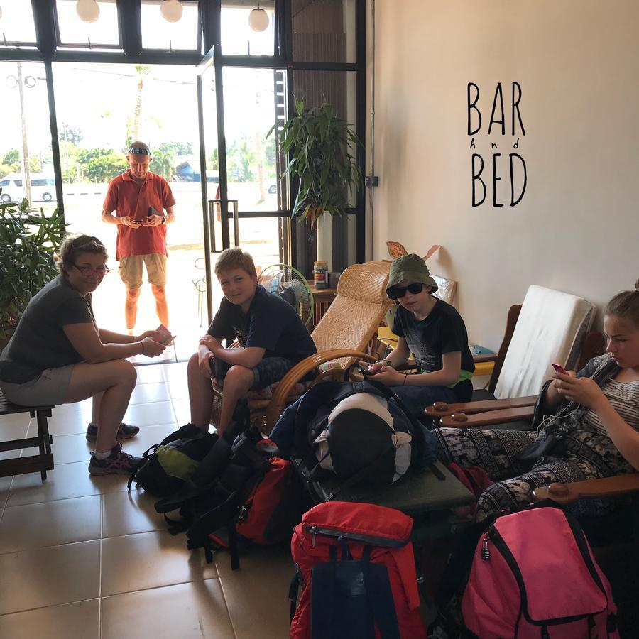 Barandbed Urt Hostel Szuratthani Kültér fotó
