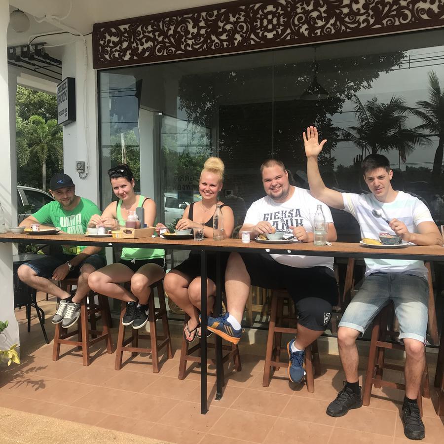Barandbed Urt Hostel Szuratthani Kültér fotó