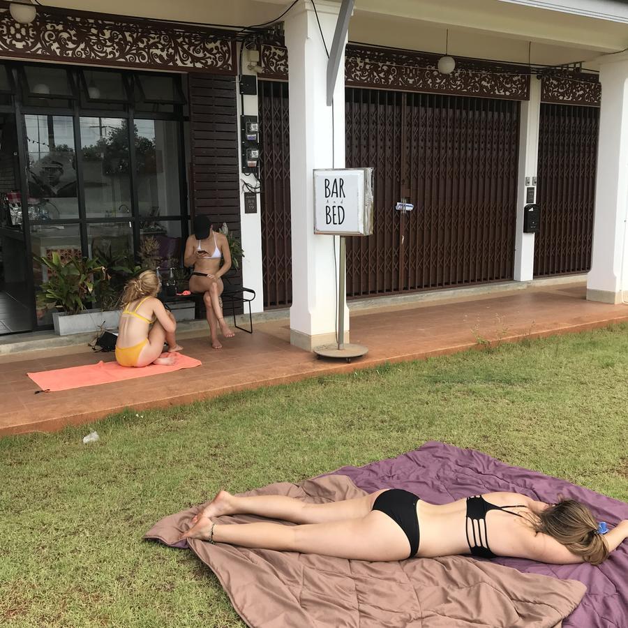 Barandbed Urt Hostel Szuratthani Kültér fotó